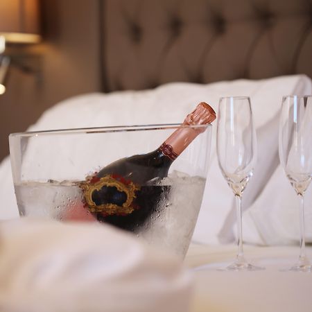 Bo Hotel Palma Exterior photo A bottle of Champagne in a bucket of ice